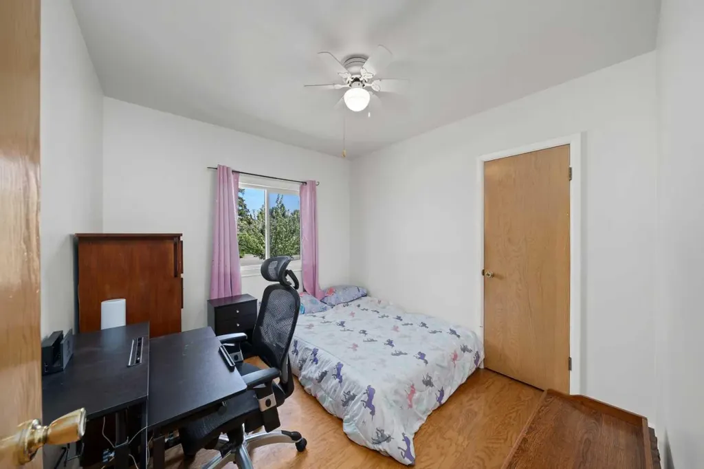 2219 41 Street SE Calgary AB T2B 1C8