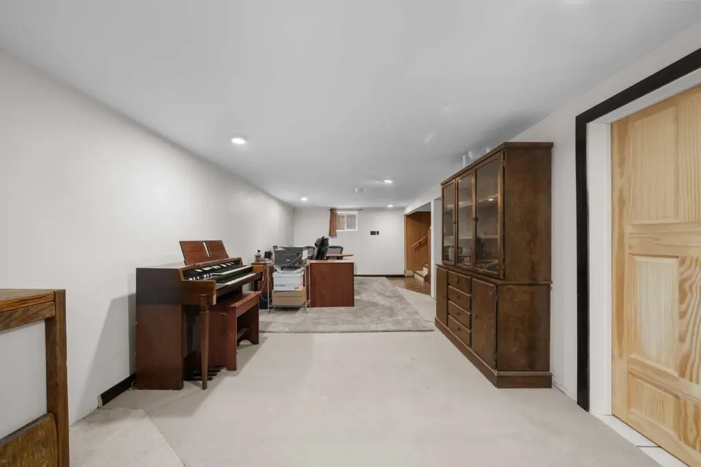 2219 41 Street SE Calgary AB T2B 1C8