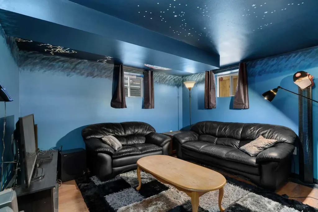 2219 41 Street SE Calgary AB T2B 1C8