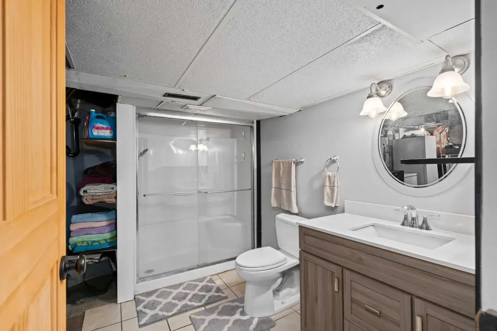 2219 41 Street SE Calgary AB T2B 1C8