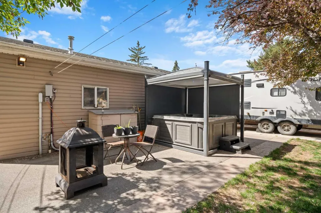 2219 41 Street SE Calgary AB T2B 1C8