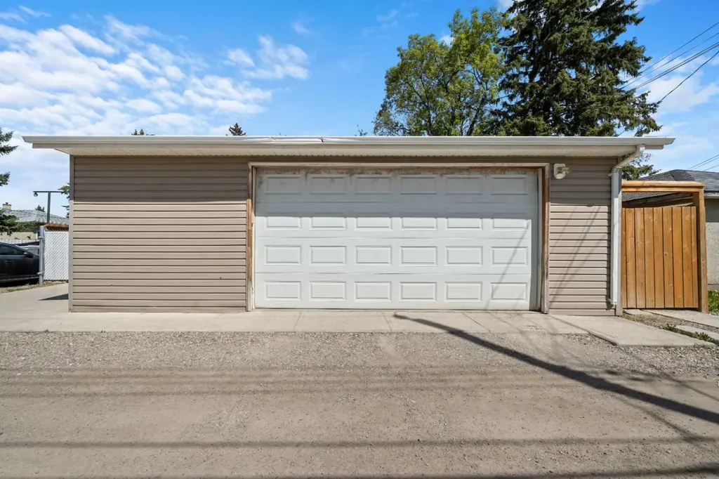 2219 41 Street SE Calgary AB T2B 1C8