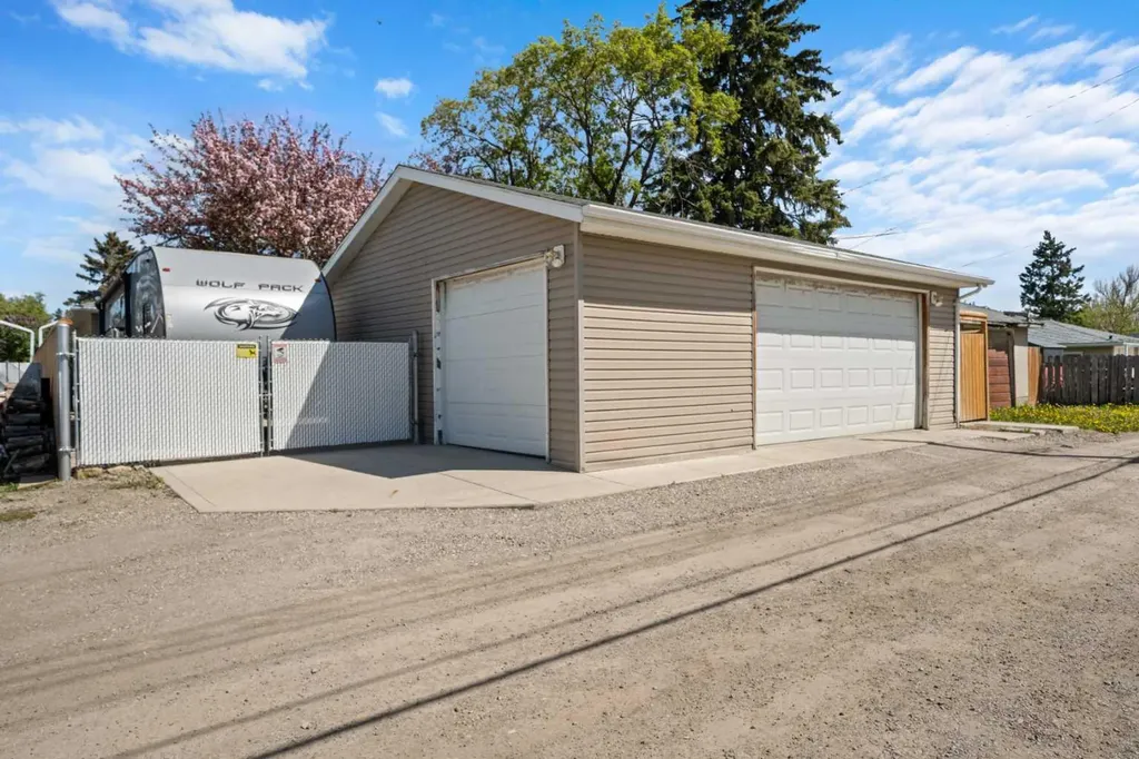 2219 41 Street SE Calgary AB T2B 1C8