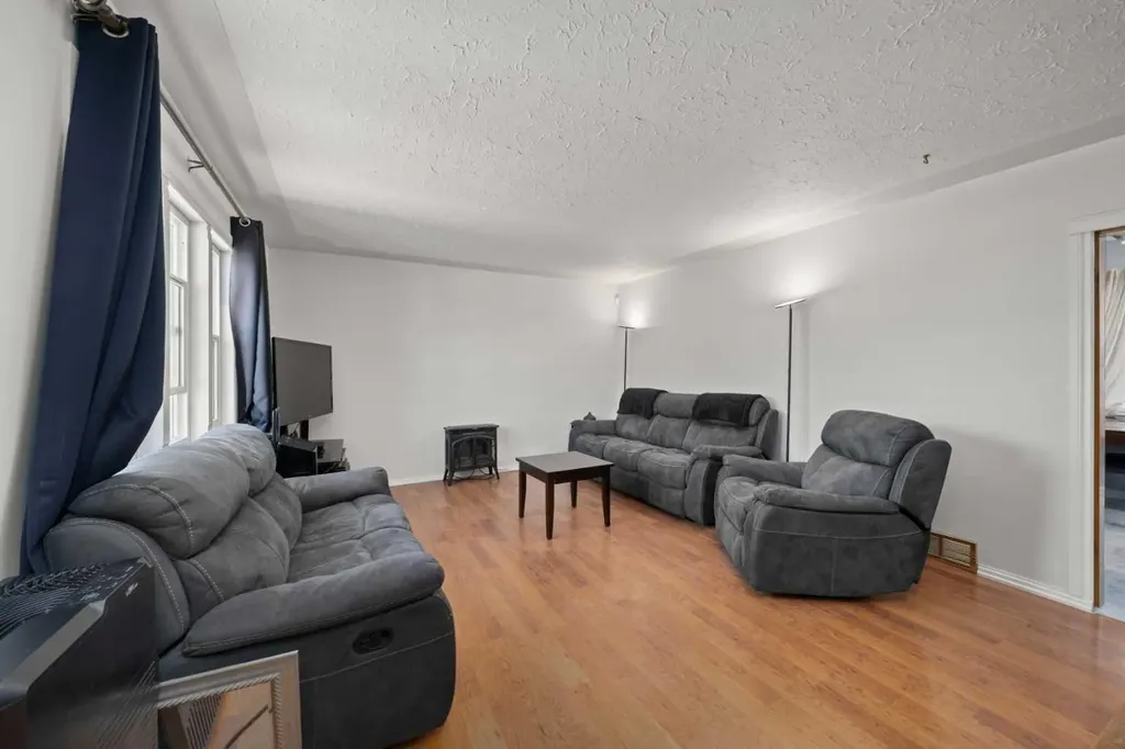 2219 41 Street SE Calgary AB T2B 1C8