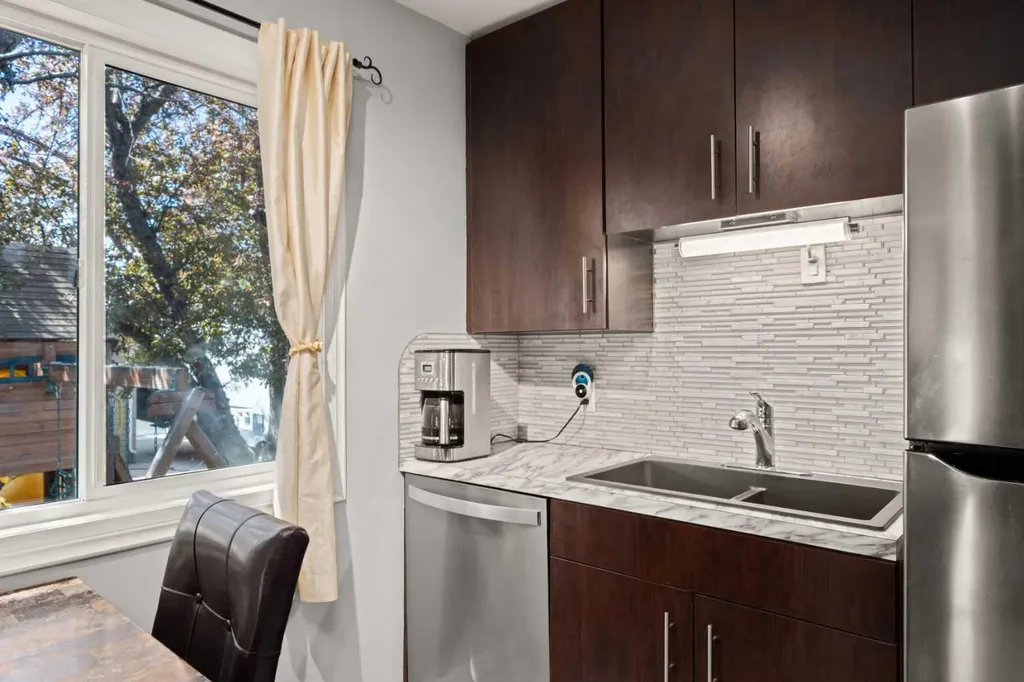 2219 41 Street SE Calgary AB T2B 1C8