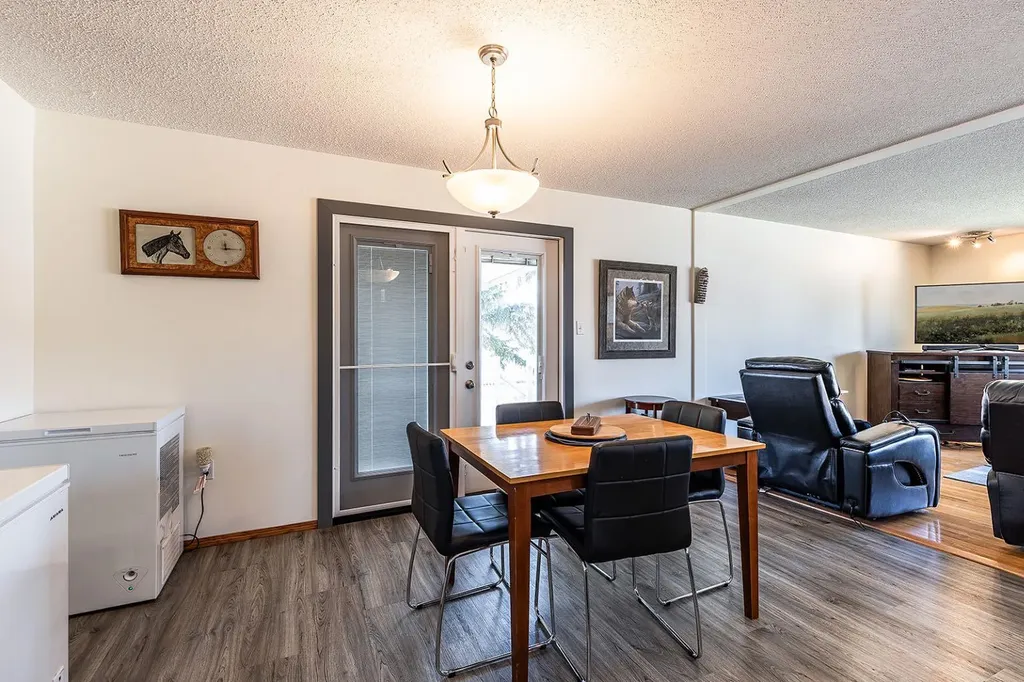9 Rossmere Avenue SE Medicine Hat AB T1B2P4