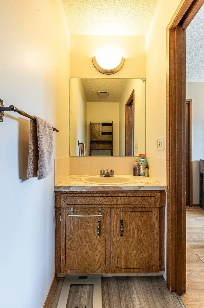 9 Rossmere Avenue SE Medicine Hat AB T1B2P4