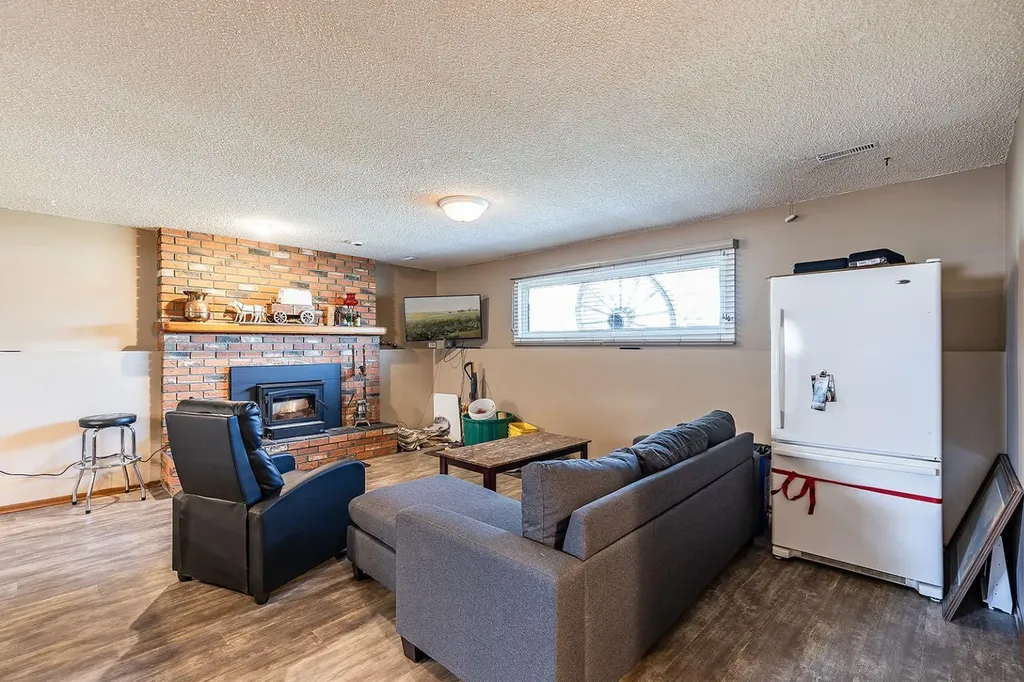9 Rossmere Avenue SE Medicine Hat AB T1B2P4