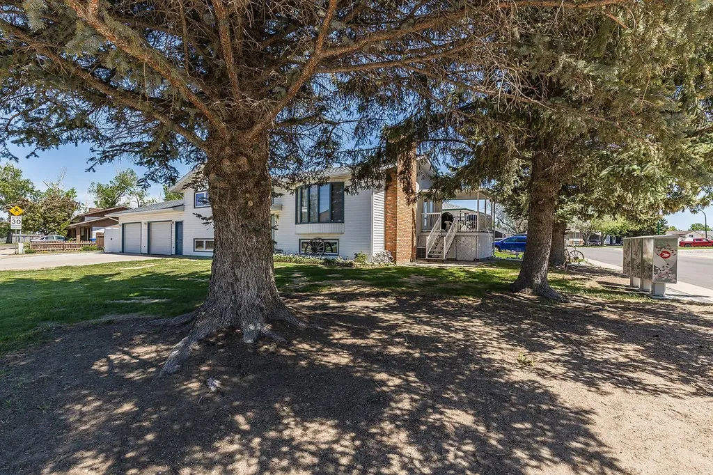 9 Rossmere Avenue SE Medicine Hat AB T1B2P4