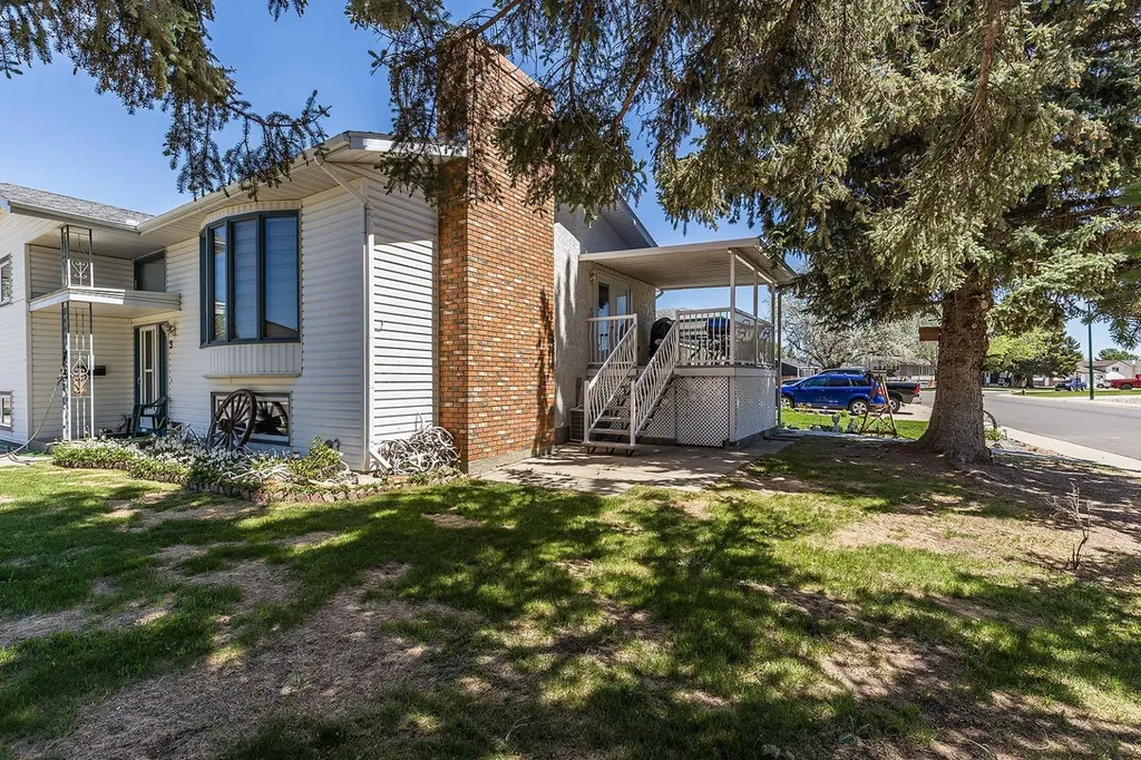 9 Rossmere Avenue SE Medicine Hat AB T1B2P4