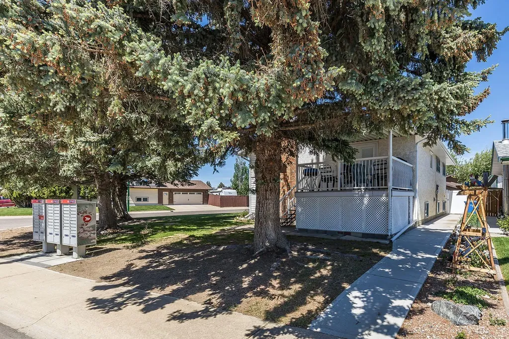 9 Rossmere Avenue SE Medicine Hat AB T1B2P4