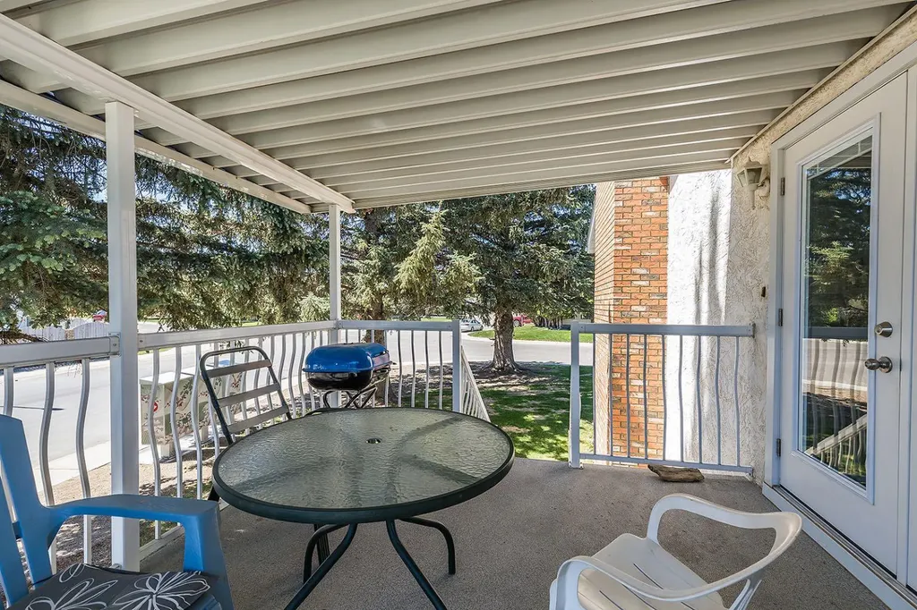 9 Rossmere Avenue SE Medicine Hat AB T1B2P4