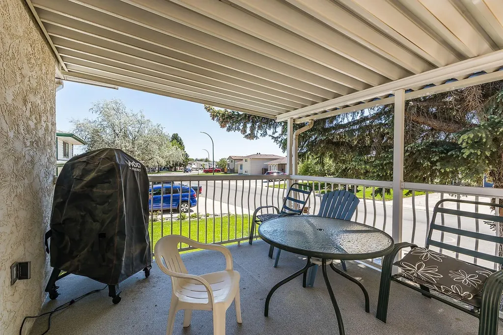 9 Rossmere Avenue SE Medicine Hat AB T1B2P4
