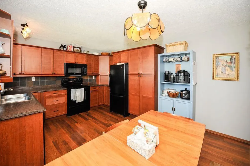 4414 67 Street Camrose AB T4V 3B3