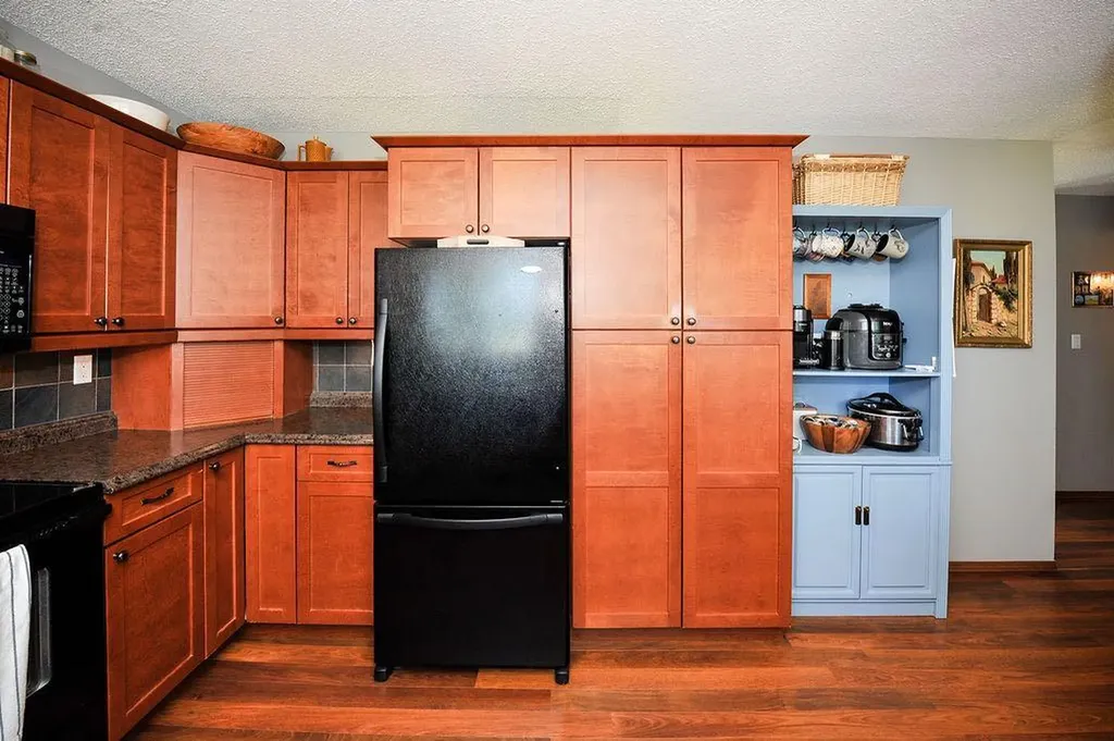 4414 67 Street Camrose AB T4V 3B3