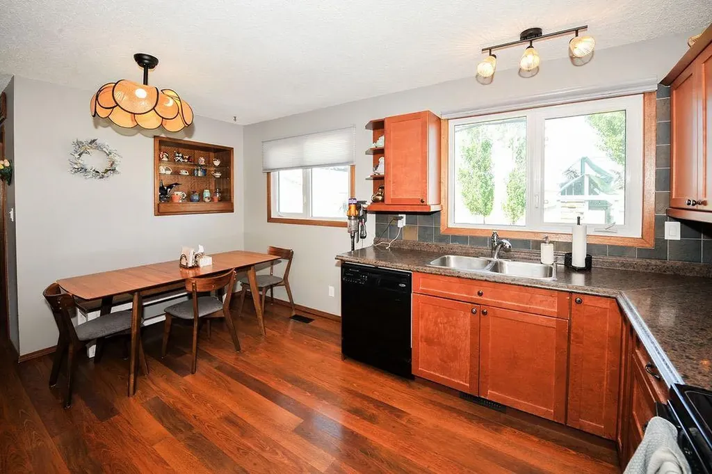 4414 67 Street Camrose AB T4V 3B3