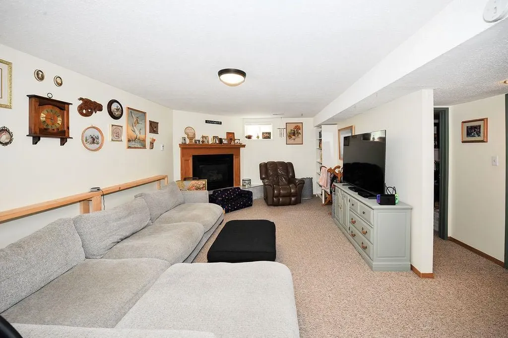 4414 67 Street Camrose AB T4V 3B3