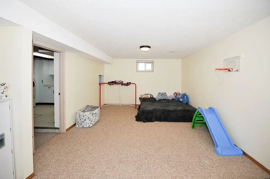 4414 67 Street Camrose AB T4V 3B3