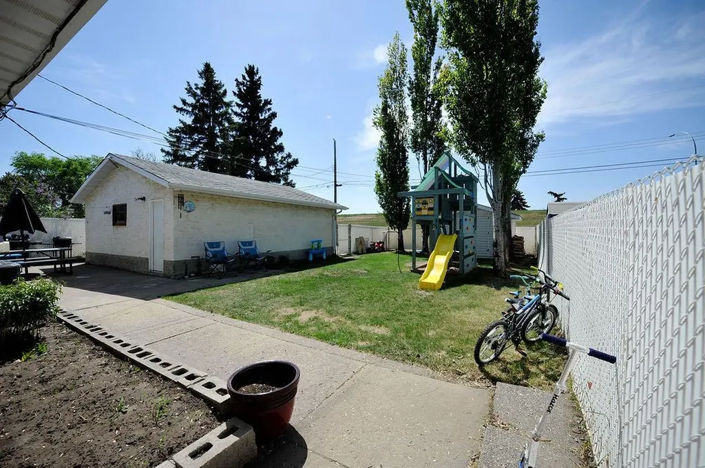 4414 67 Street Camrose AB T4V 3B3