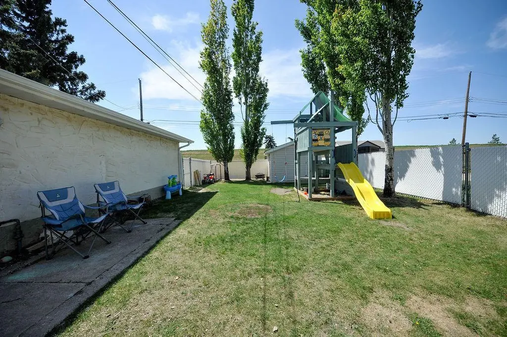 4414 67 Street Camrose AB T4V 3B3