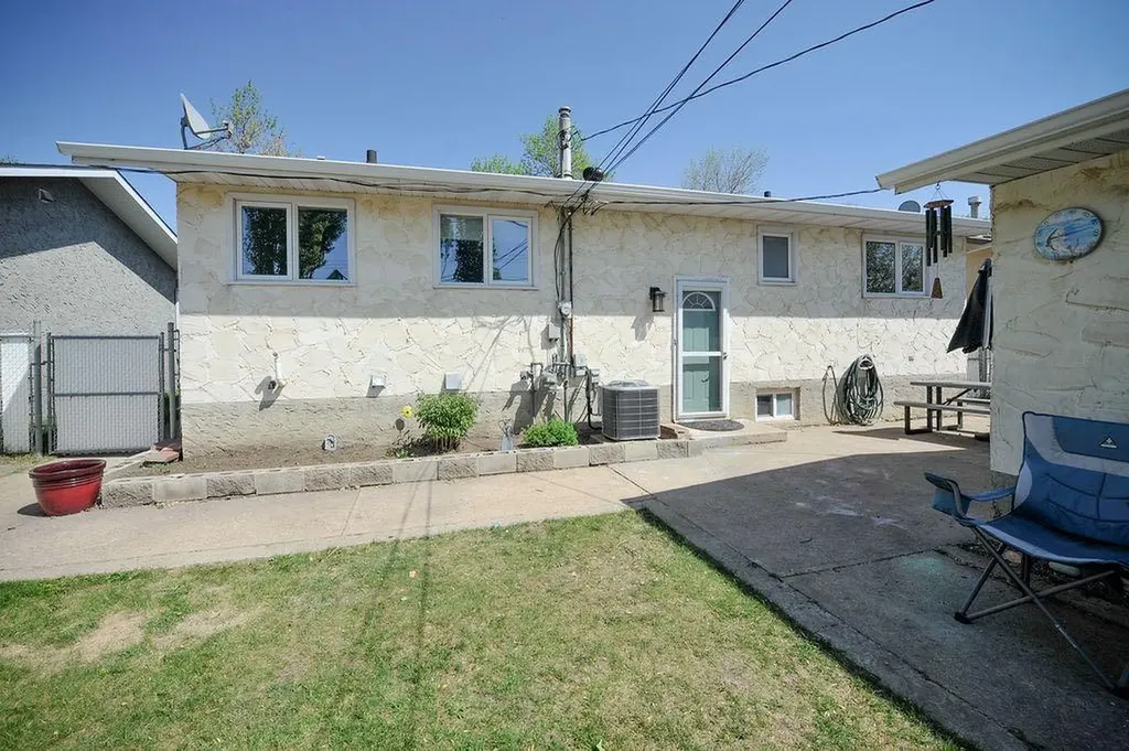 4414 67 Street Camrose AB T4V 3B3