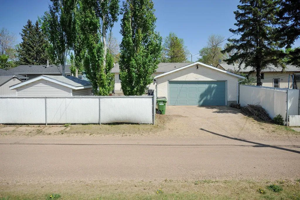 4414 67 Street Camrose AB T4V 3B3