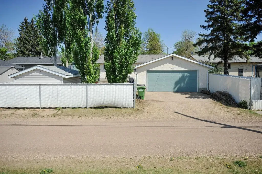 4414 67 Street Camrose AB T4V 3B3