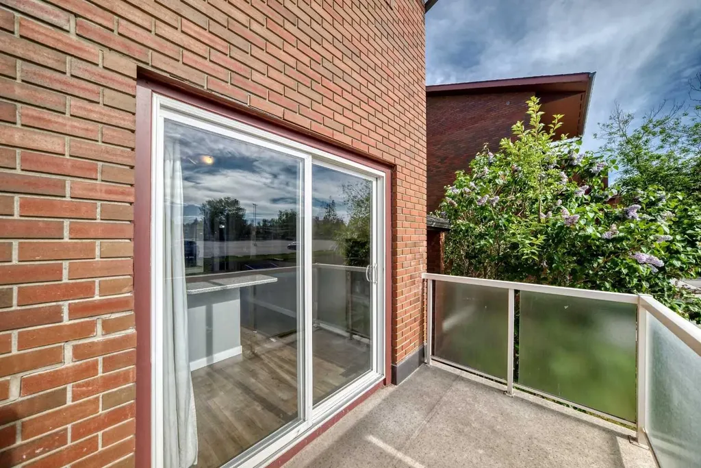 1305 Glenmore Trail SW Calgary AB T2V 4Y8