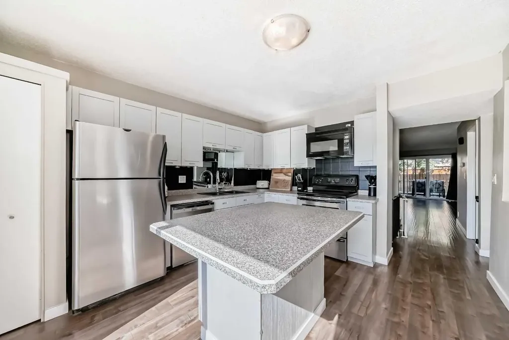 1305 Glenmore Trail SW Calgary AB T2V 4Y8