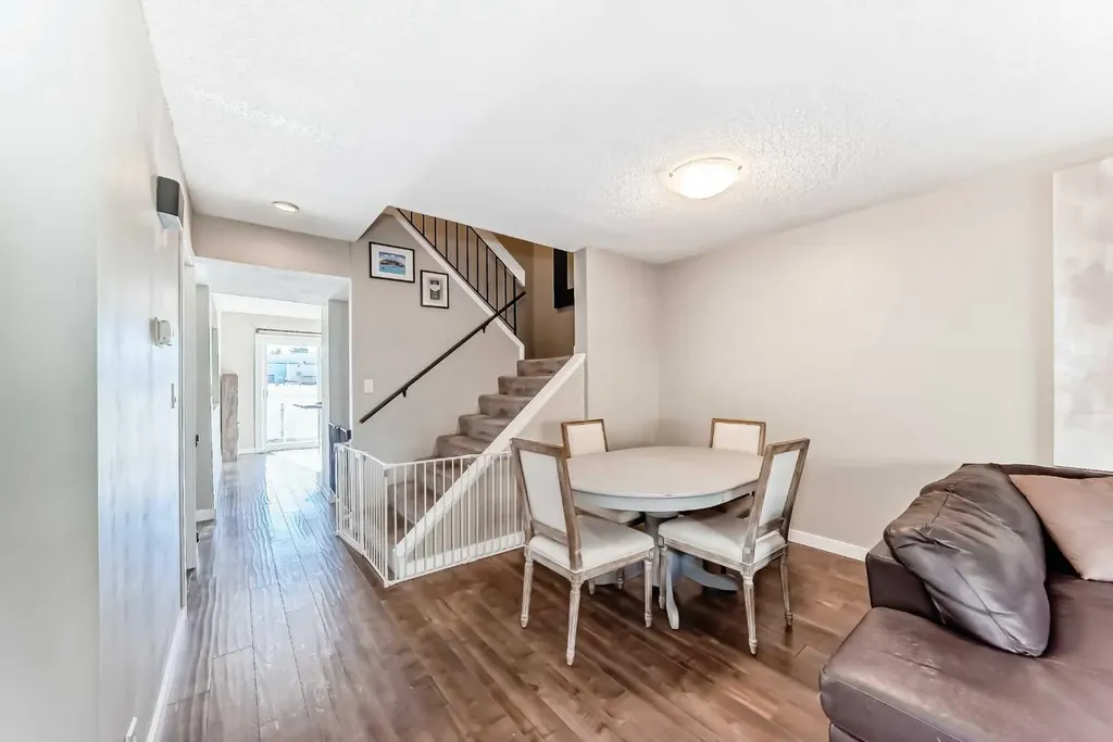 1305 Glenmore Trail SW Calgary AB T2V 4Y8