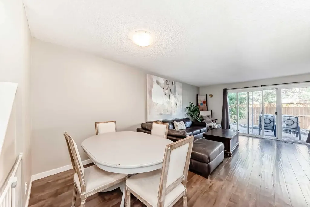 1305 Glenmore Trail SW Calgary AB T2V 4Y8