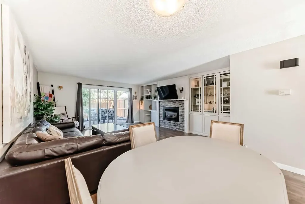 1305 Glenmore Trail SW Calgary AB T2V 4Y8