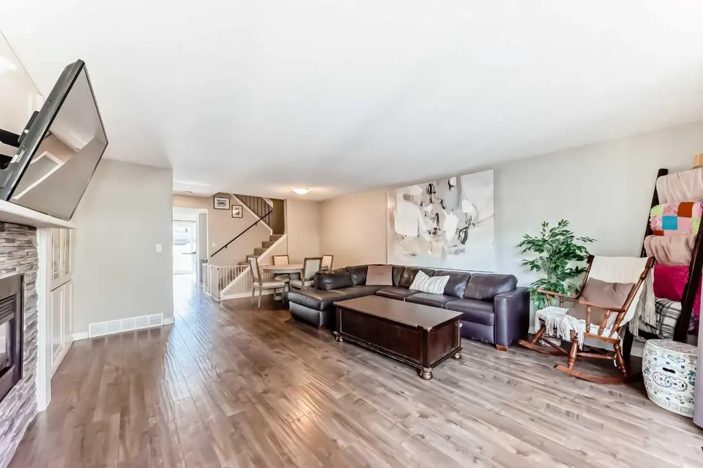 1305 Glenmore Trail SW Calgary AB T2V 4Y8