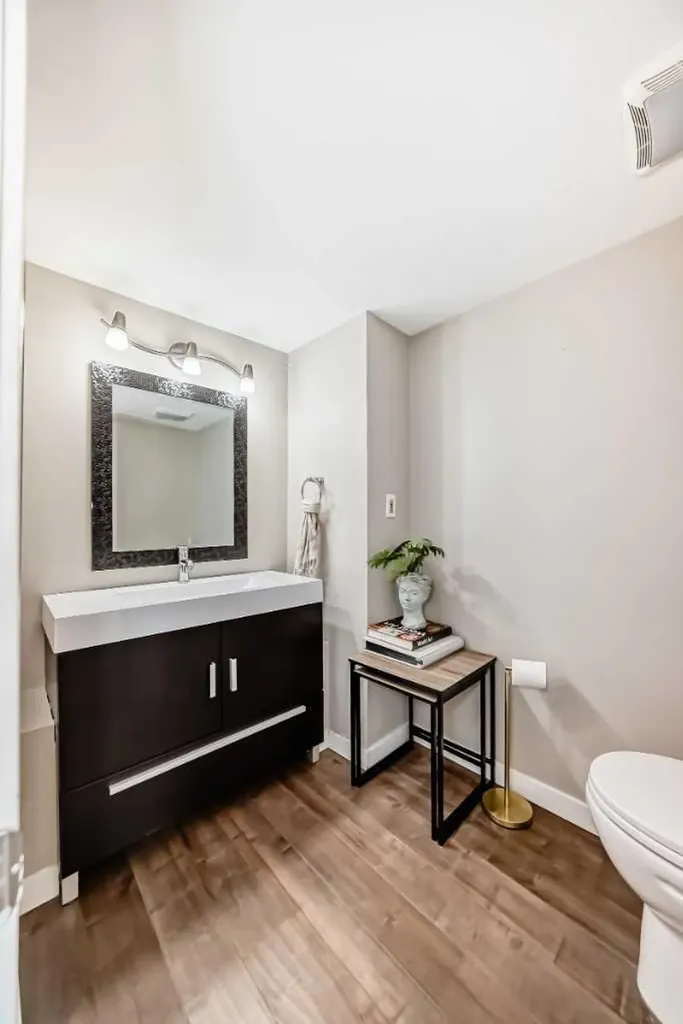 1305 Glenmore Trail SW Calgary AB T2V 4Y8