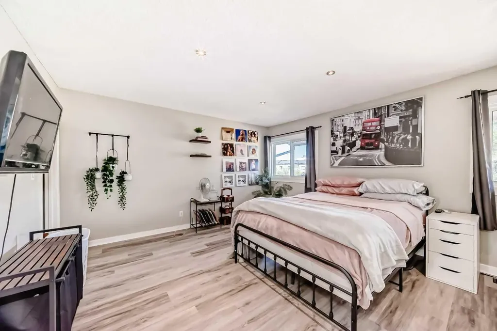 1305 Glenmore Trail SW Calgary AB T2V 4Y8