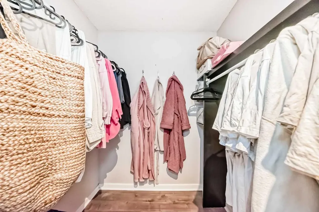 1305 Glenmore Trail SW Calgary AB T2V 4Y8