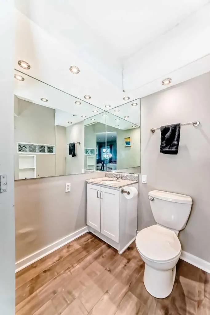 1305 Glenmore Trail SW Calgary AB T2V 4Y8