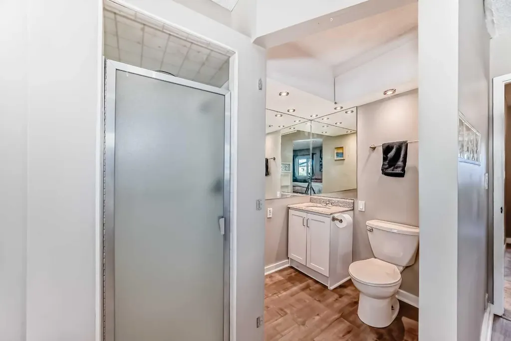 1305 Glenmore Trail SW Calgary AB T2V 4Y8