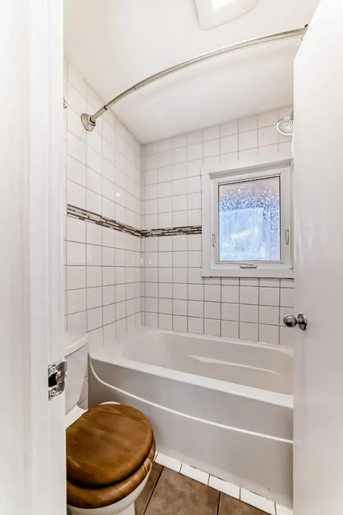 1305 Glenmore Trail SW Calgary AB T2V 4Y8