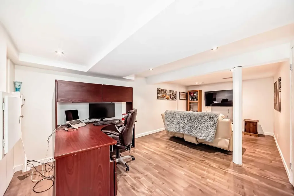1305 Glenmore Trail SW Calgary AB T2V 4Y8