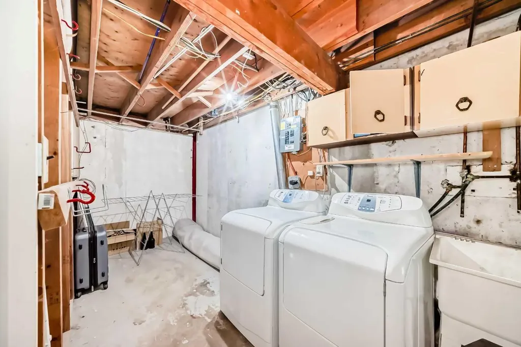 1305 Glenmore Trail SW Calgary AB T2V 4Y8