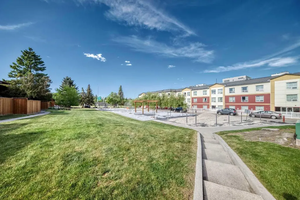 1305 Glenmore Trail SW Calgary AB T2V 4Y8