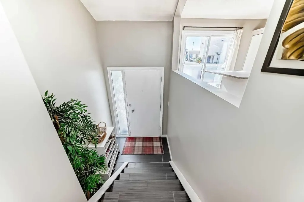 1305 Glenmore Trail SW Calgary AB T2V 4Y8