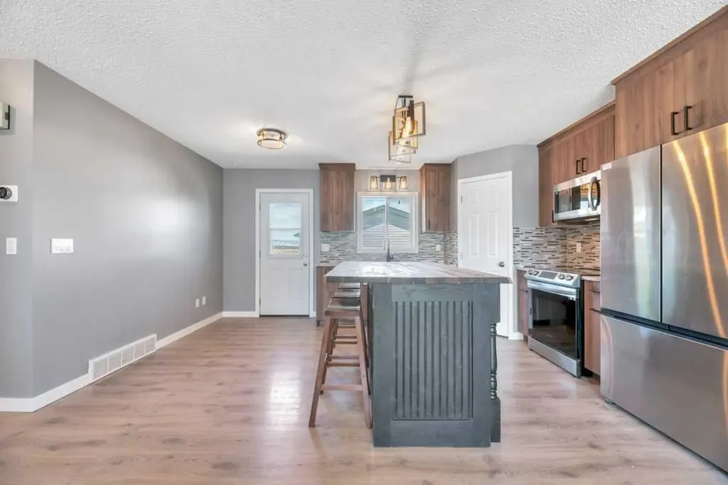 422 Cole Crescent Carseland AB T0J 0M0