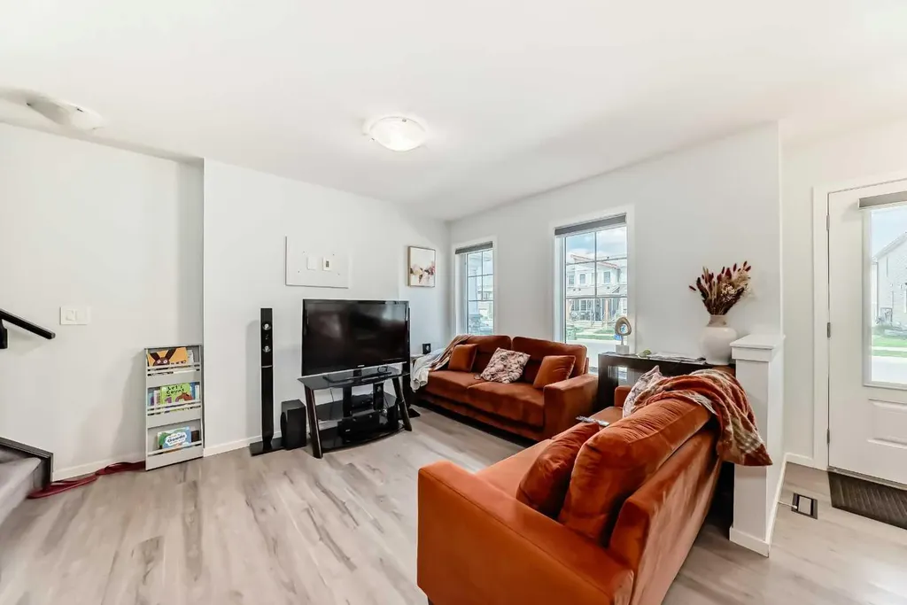 1387 148 Avenue NW Calgary AB T3P 1W2