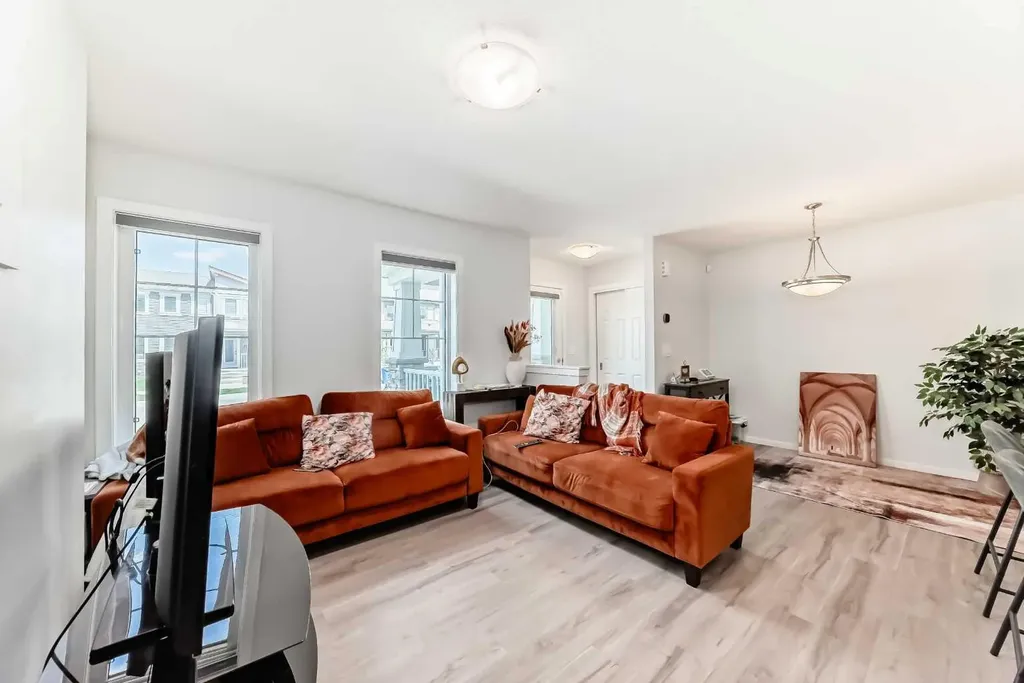 1387 148 Avenue NW Calgary AB T3P 1W2