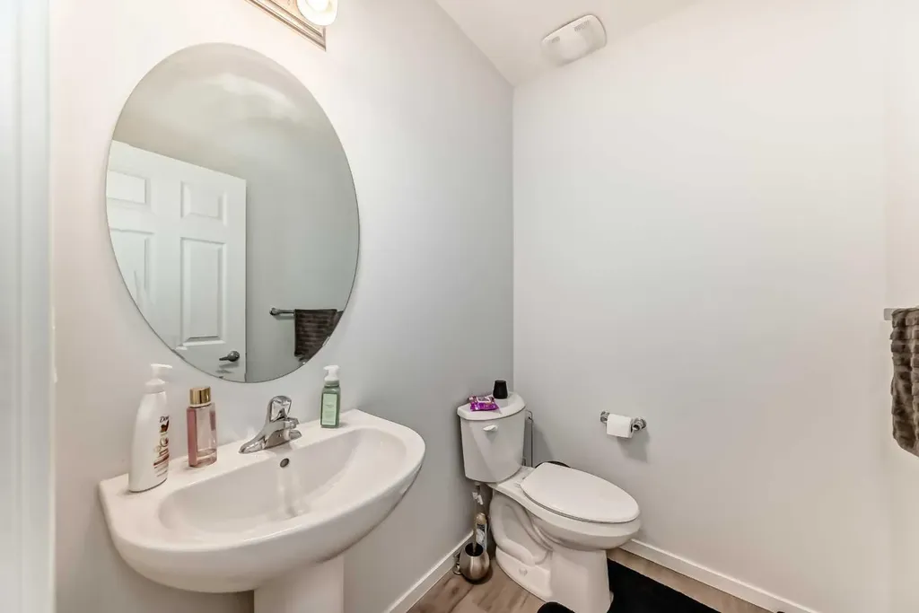 1387 148 Avenue NW Calgary AB T3P 1W2