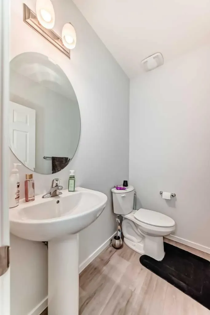 1387 148 Avenue NW Calgary AB T3P 1W2