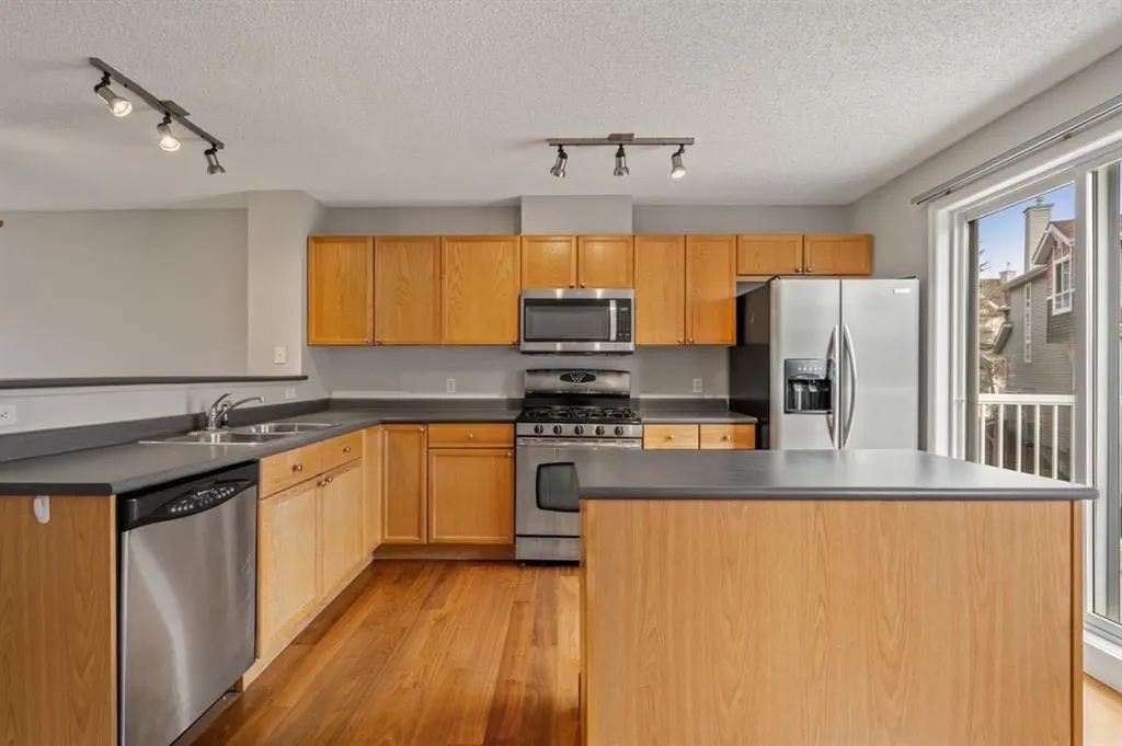 161 Tuscany Court NW Calgary AB T3L 2Y9