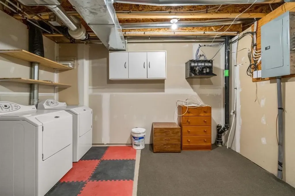 161 Tuscany Court NW Calgary AB T3L 2Y9